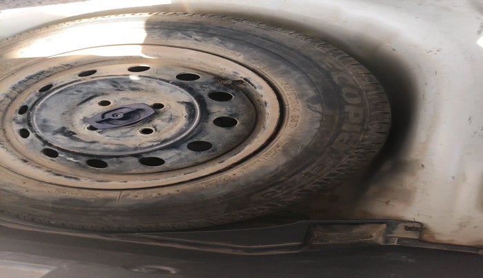 2020 Maruti Swift VXI, Petrol, Manual, 55,625 km, tyre