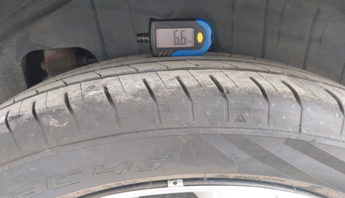 2020 Mahindra XUV300 W6 1.2 PETROL, Petrol, Manual, 68,252 km, tyre