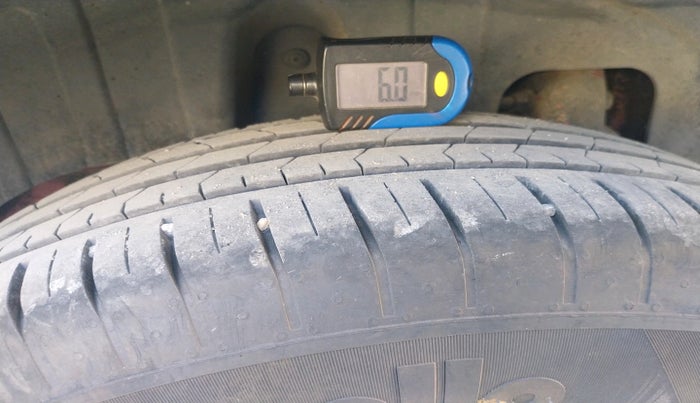 2020 Mahindra XUV300 W6 1.2 PETROL, Petrol, Manual, 68,252 km, tyre