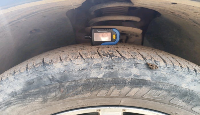 2015 Mahindra XUV500 W10, Diesel, Manual, 1,05,488 km, tyre