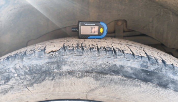 2015 Mahindra XUV500 W10, Diesel, Manual, 1,05,488 km, tyre