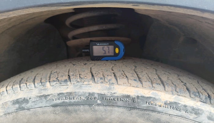 2015 Mahindra XUV500 W10, Diesel, Manual, 1,05,488 km, tyre