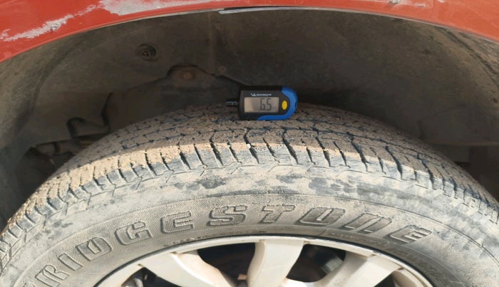 2015 Mahindra XUV500 W10, Diesel, Manual, 1,05,488 km, tyre