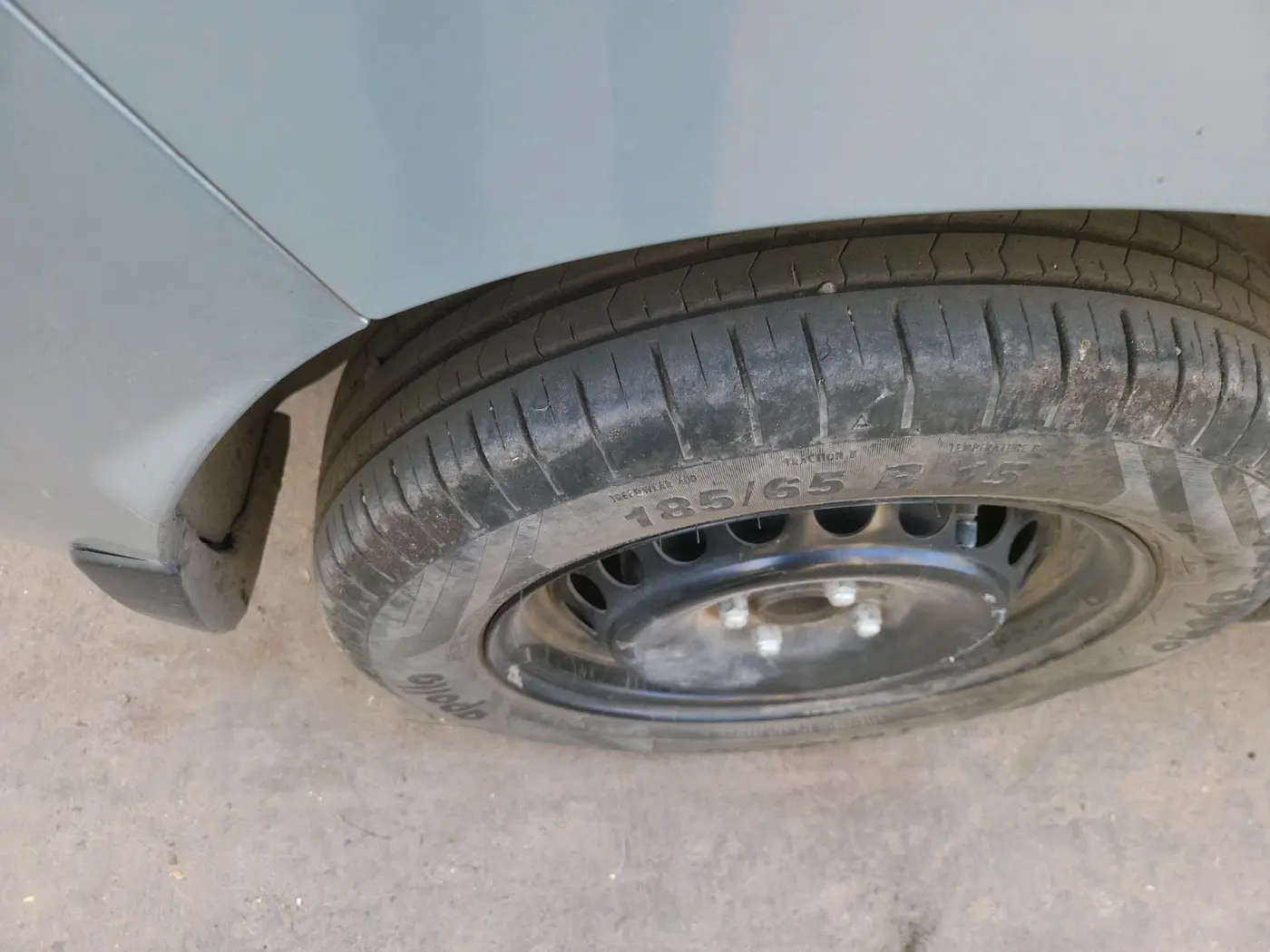 2023 Toyota Glanza S AMT, Petrol, Automatic, 25,185 km, tyre