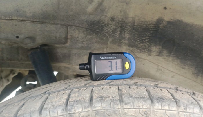 2011 Maruti Wagon R 1.0 LXI, CNG, Manual, 1,24,508 km, tyre