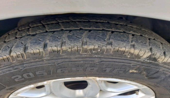 2016 Ford Ecosport TITANIUM 1.5L DIESEL, Diesel, Manual, 2,41,025 km, tyre