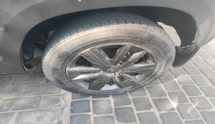 2020 Renault Kwid CLIMBER 1.0 AMT (O), Petrol, Automatic, 25,531 km, tyre