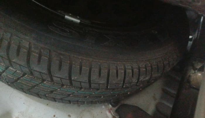 2015 Maruti Wagon R 1.0 VXI, CNG, Manual, 91,850 km, tyre