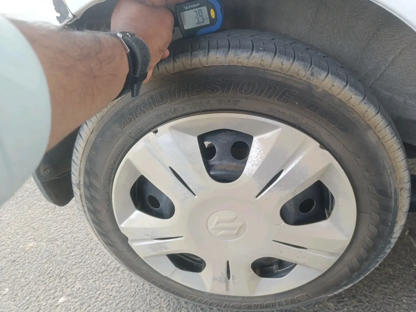 2015 Maruti Wagon R 1.0 VXI, CNG, Manual, 91,850 km, tyre