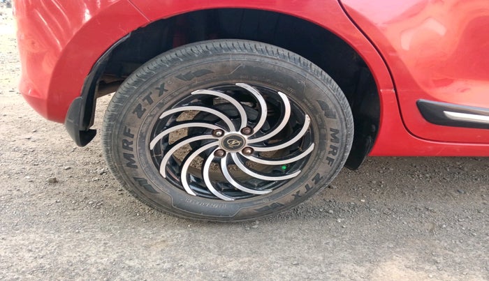 2020 Maruti Swift LXI, Petrol, Manual, 1,13,701 km, tyre