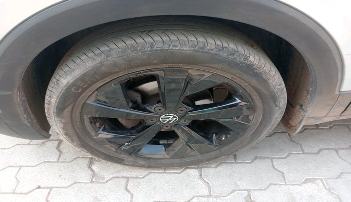 2024 Volkswagen TAIGUN GT Line 1.0L TSI MT, Petrol, Manual, 35,864 km, tyre