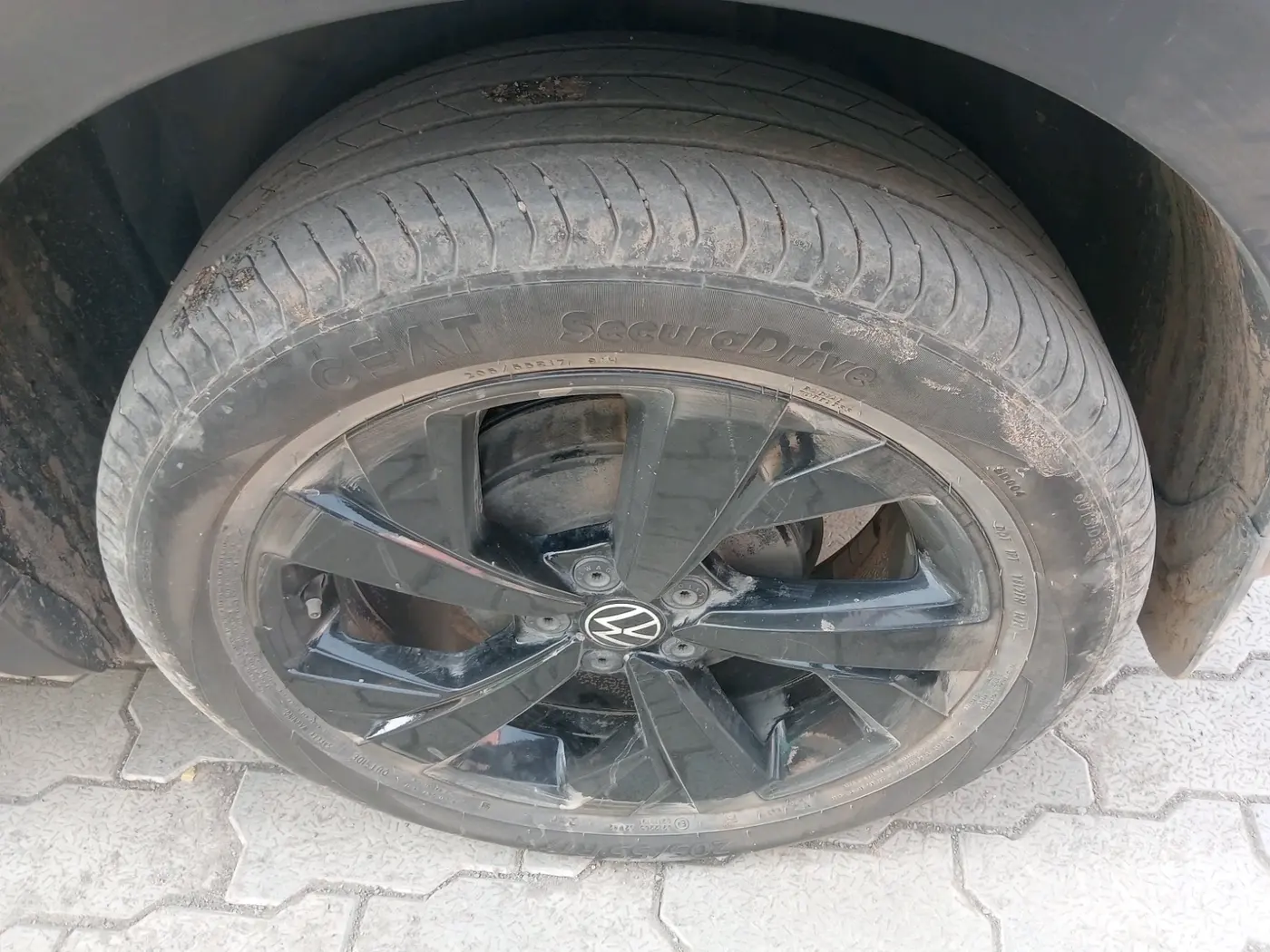 2024 Volkswagen TAIGUN GT Line 1.0L TSI MT, Petrol, Manual, 35,864 km, tyre