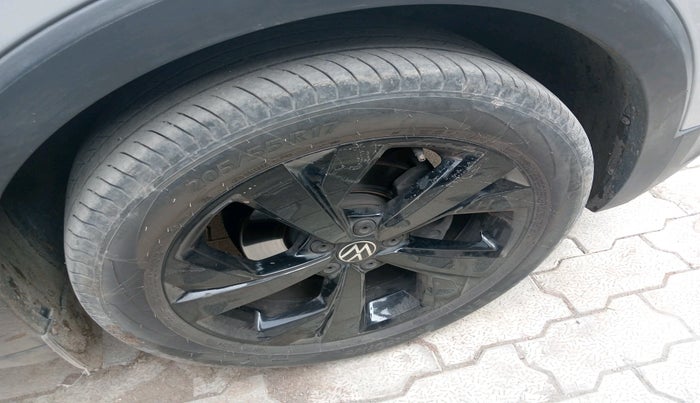 2024 Volkswagen TAIGUN GT Line 1.0L TSI MT, Petrol, Manual, 35,864 km, tyre