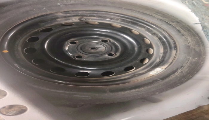 2016 Ford Figo Aspire TREND 1.2 PETROL, Petrol, Manual, 64,974 km, tyre