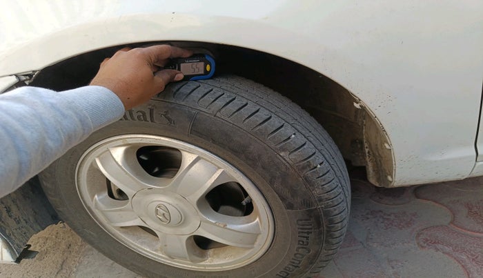 2011 Hyundai Verna TRANSFORM 1.6 SX VTVT, Petrol, Manual, 1,59,815 km, tyre