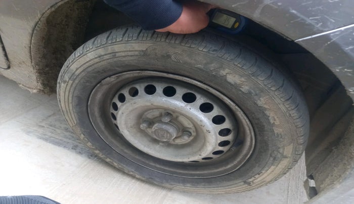 2015 Honda Brio E MT, Petrol, Manual, 1,09,658 km, tyre