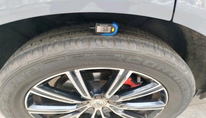 2018 Volvo XC 60 D5 INSCRIPTION, Diesel, Automatic, 88,828 km, tyre