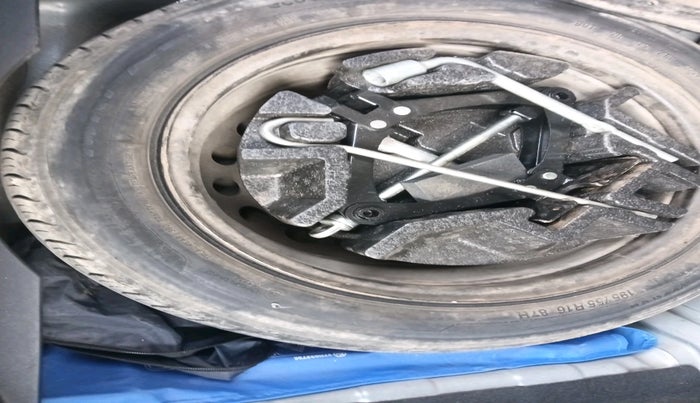 2020 Tata ALTROZ XT PETROL, Petrol, Manual, 52,723 km, tyre