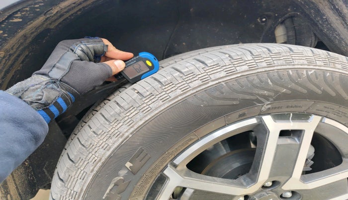 2025 Mahindra Thar Roxx MX3 Petrol AT 2WD, Petrol, Automatic, 5,567 km, tyre