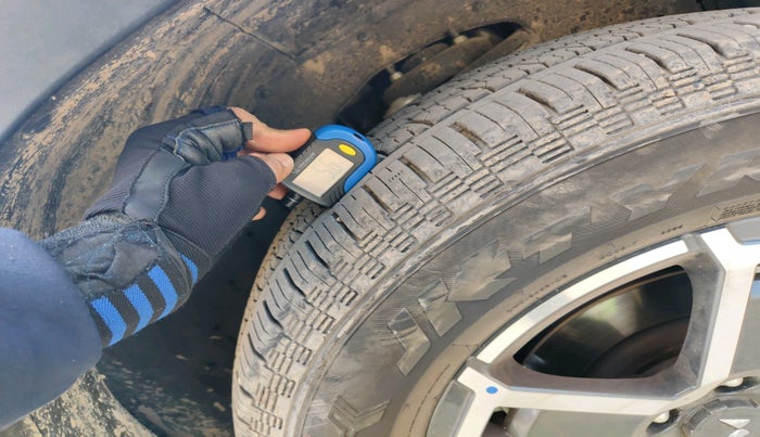 2025 Mahindra Thar Roxx MX3 Petrol AT 2WD, Petrol, Automatic, 5,567 km, tyre