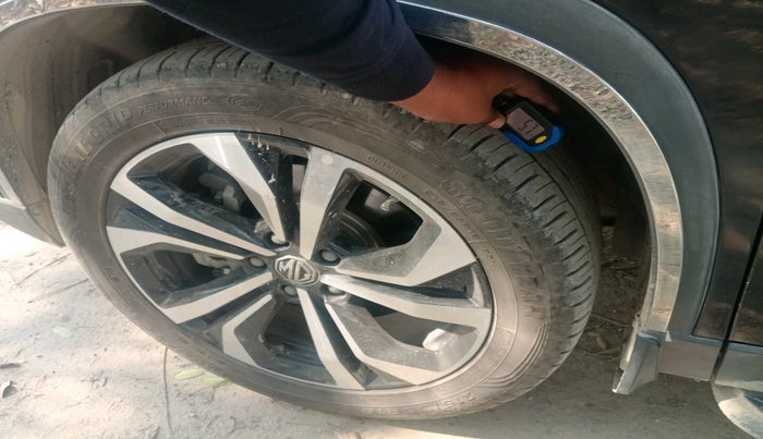 2024 MG HECTOR PLUS SHARP PRO 1.5 PETROL TURBO CVT 7 STR, Petrol, Automatic, 19,233 km, tyre