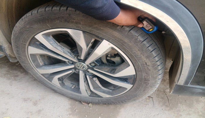 2024 MG HECTOR PLUS SHARP PRO 1.5 PETROL TURBO CVT 7 STR, Petrol, Automatic, 19,233 km, tyre