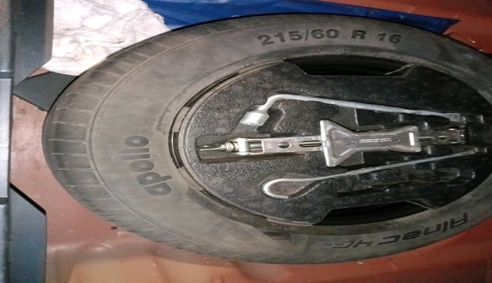 2016 Maruti Vitara Brezza ZDI, Diesel, Manual, 63,246 km, tyre