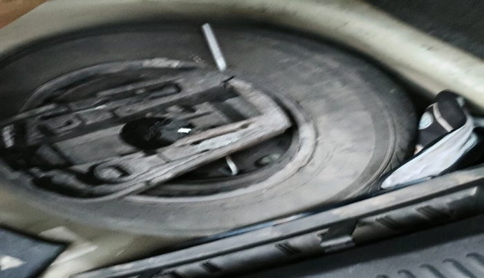 2012 Volkswagen Polo COMFORTLINE 1.2L, Diesel, Manual, 1,04,780 km, tyre