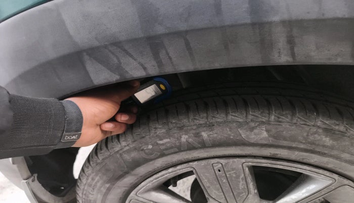 2019 Renault Kwid CLIMBER 1.0 AMT, Petrol, Automatic, 45,764 km, tyre