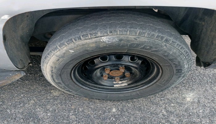 2016 Mahindra TUV300 T8, Diesel, Manual, 1,20,314 km, tyre