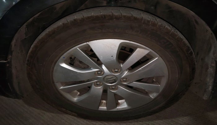 2015 Maruti S Cross ZETA 1.3, Diesel, Manual, 1,56,847 km, tyre