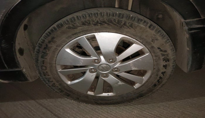 2015 Maruti S Cross ZETA 1.3, Diesel, Manual, 1,56,847 km, tyre