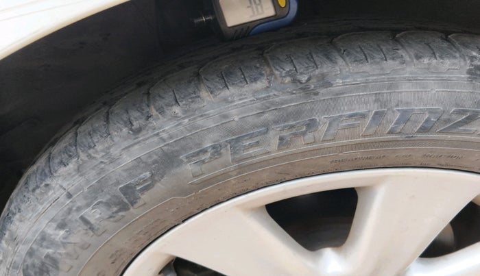 2013 Toyota Corolla Altis GL PETROL, Petrol, Manual, 1,50,347 km, tyre