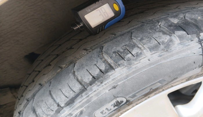 2013 Toyota Corolla Altis GL PETROL, Petrol, Manual, 1,50,347 km, tyre