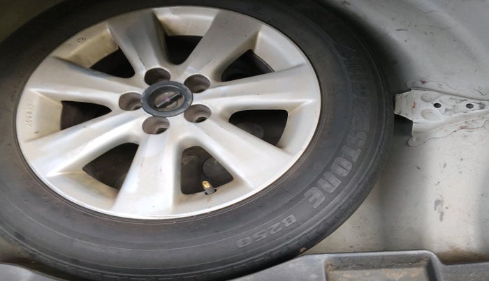 2013 Toyota Corolla Altis GL PETROL, Petrol, Manual, 1,50,347 km, tyre