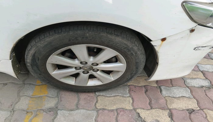 2013 Toyota Corolla Altis GL PETROL, Petrol, Manual, 1,50,347 km, tyre