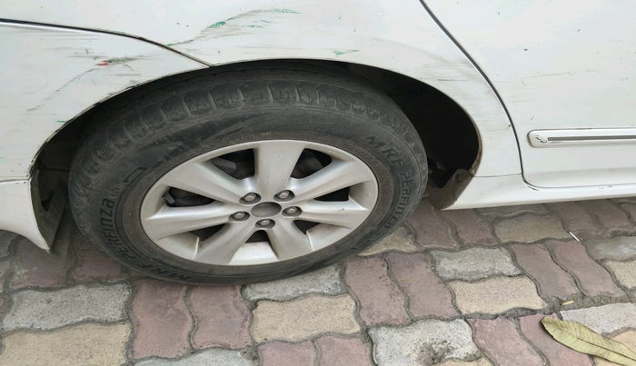 2013 Toyota Corolla Altis GL PETROL, Petrol, Manual, 1,50,347 km, tyre