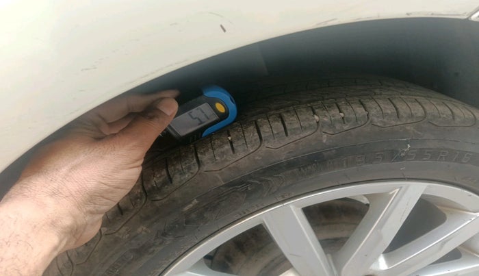 2018 Volkswagen Polo HIGHLINE PLUS 1.2(16 ALLOY, Petrol, Manual, 98,998 km, tyre