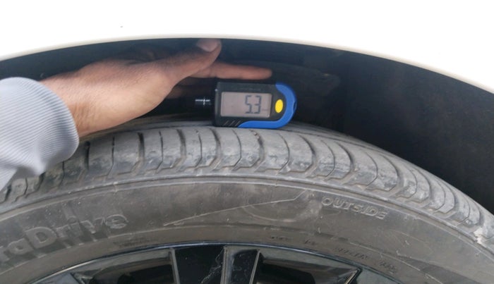 2022 Volkswagen VIRTUS HIGHLINE TSI 1.0 MT, Petrol, Manual, 29,888 km, tyre