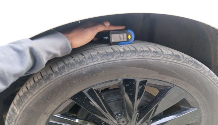 2022 Volkswagen VIRTUS HIGHLINE TSI 1.0 MT, Petrol, Manual, 29,888 km, tyre