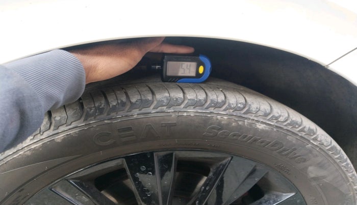 2022 Volkswagen VIRTUS HIGHLINE TSI 1.0 MT, Petrol, Manual, 29,888 km, tyre