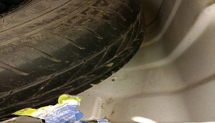 2013 Hyundai Grand i10 MAGNA 1.2 KAPPA VTVT, Petrol, Manual, 1,13,616 km, tyre