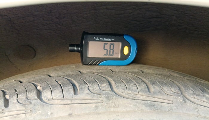 2013 Hyundai Grand i10 MAGNA 1.2 KAPPA VTVT, Petrol, Manual, 1,13,616 km, tyre