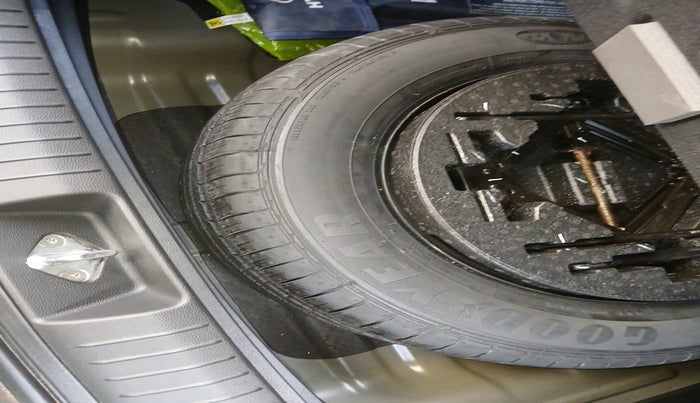 2017 Hyundai Creta SX PLUS 1.6 PETROL, Petrol, Manual, 31,403 km, tyre