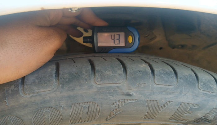 2015 Honda City 1.5L I-VTEC VX, Petrol, Manual, 1,48,094 km, tyre