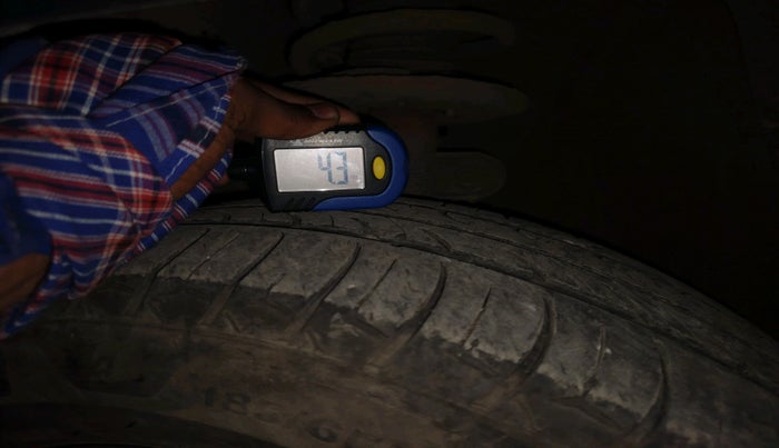 2016 Mahindra Kuv100 K6 PLUS 6 STR, Petrol, Manual, 1,07,071 km, tyre