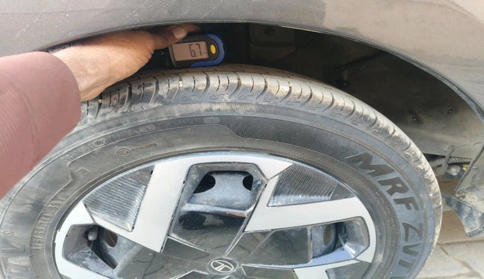 2025 Tata Tiago XM PETROL, Petrol, Manual, 5,582 km, tyre