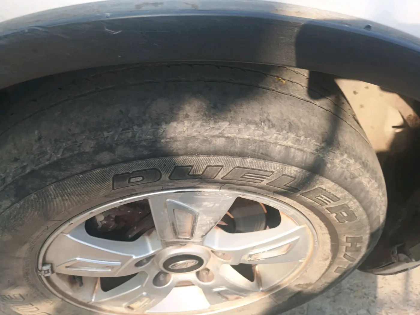2013 Mahindra XUV500 W8, Diesel, Manual, 1,28,972 km, tyre