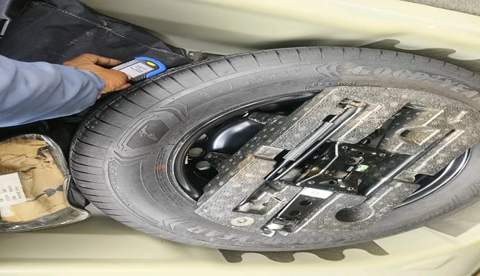 2022 Volkswagen VIRTUS TOPLINE TSI 1.0 MT, Petrol, Manual, 21,153 km, tyre