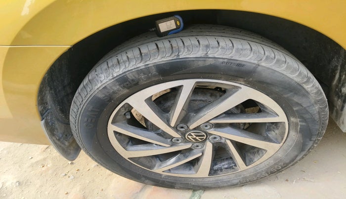 2022 Volkswagen VIRTUS TOPLINE TSI 1.0 MT, Petrol, Manual, 21,153 km, tyre